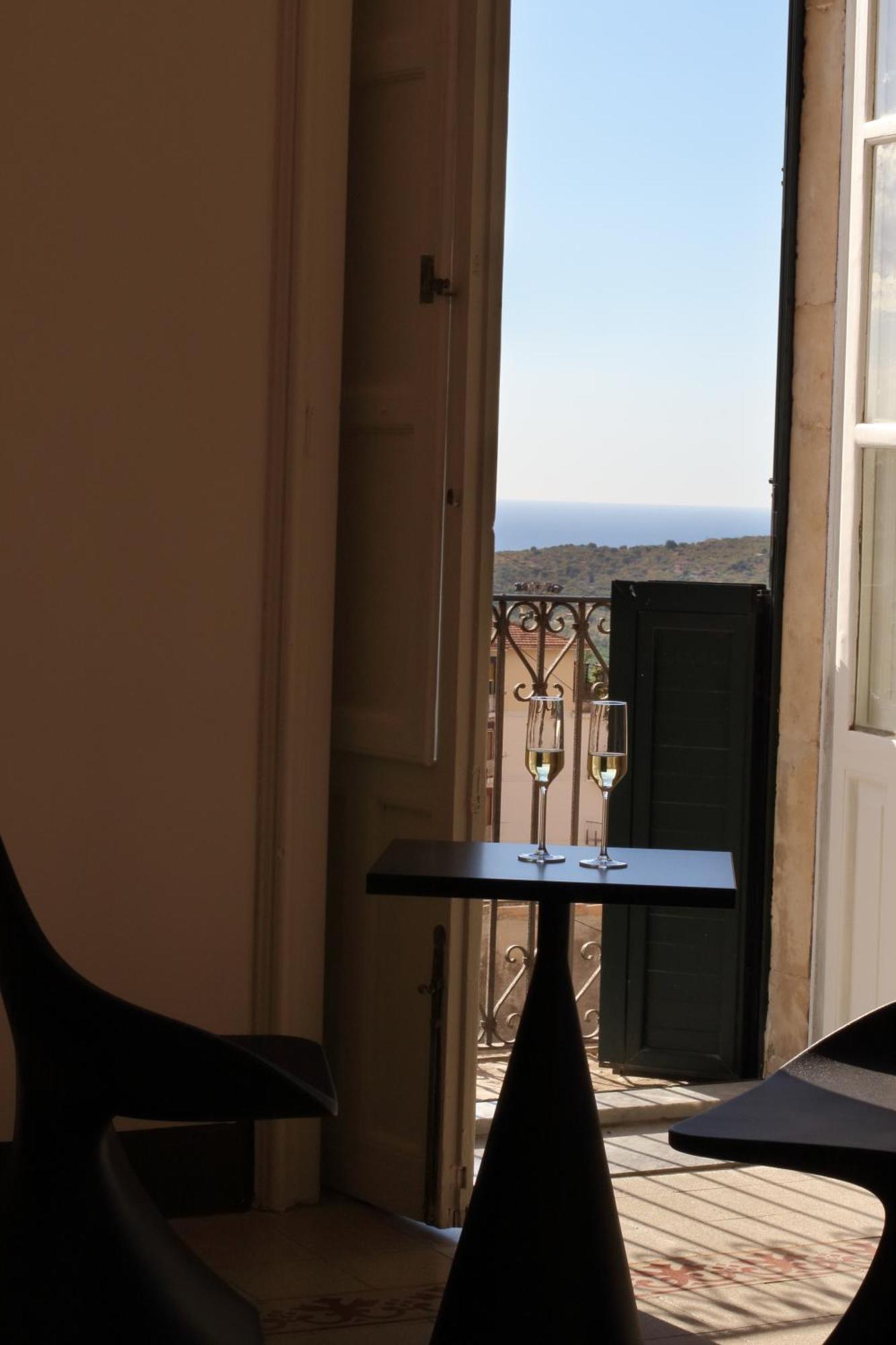 Melodia3 Suites Noto Rum bild