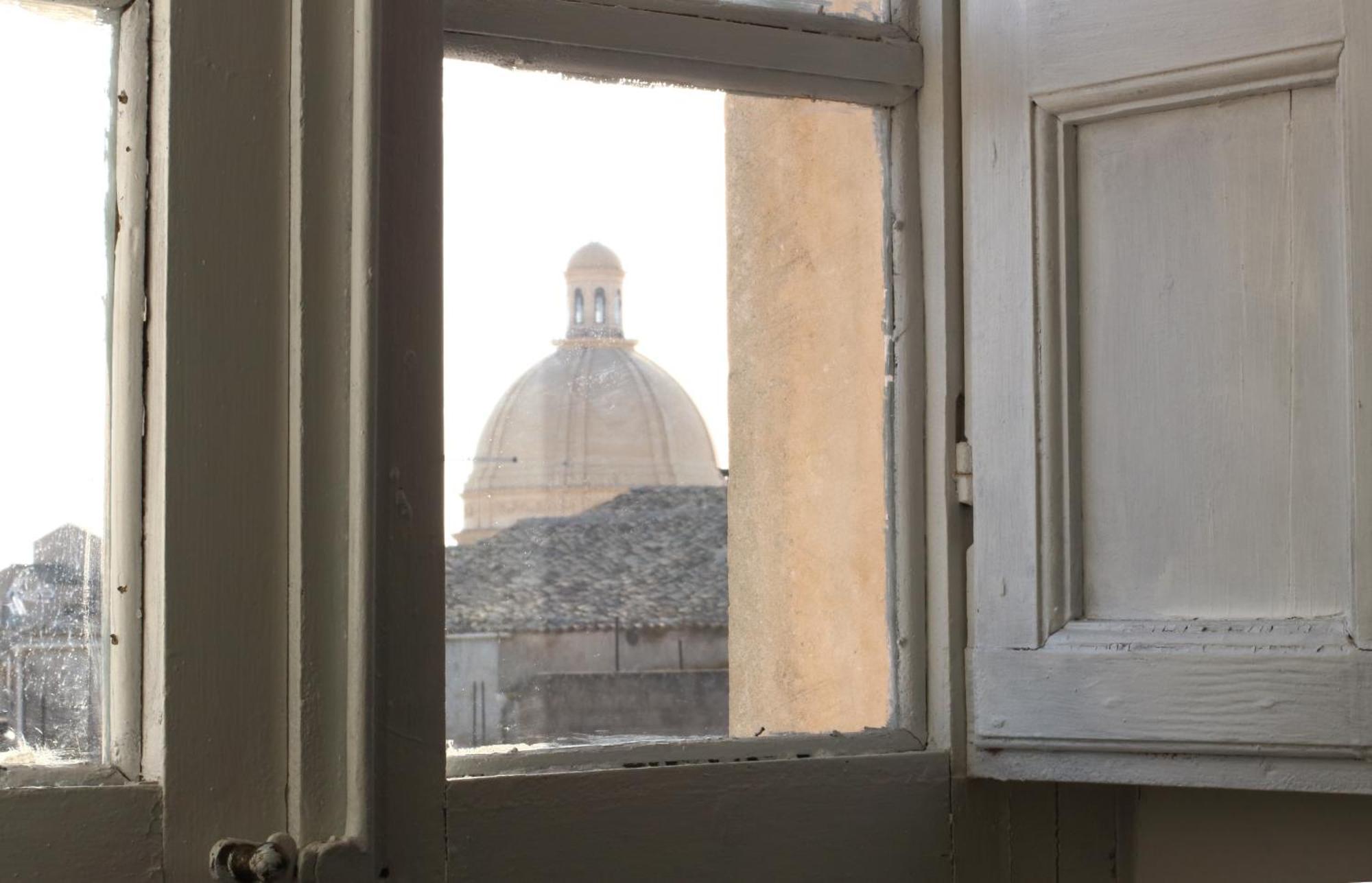 Melodia3 Suites Noto Rum bild
