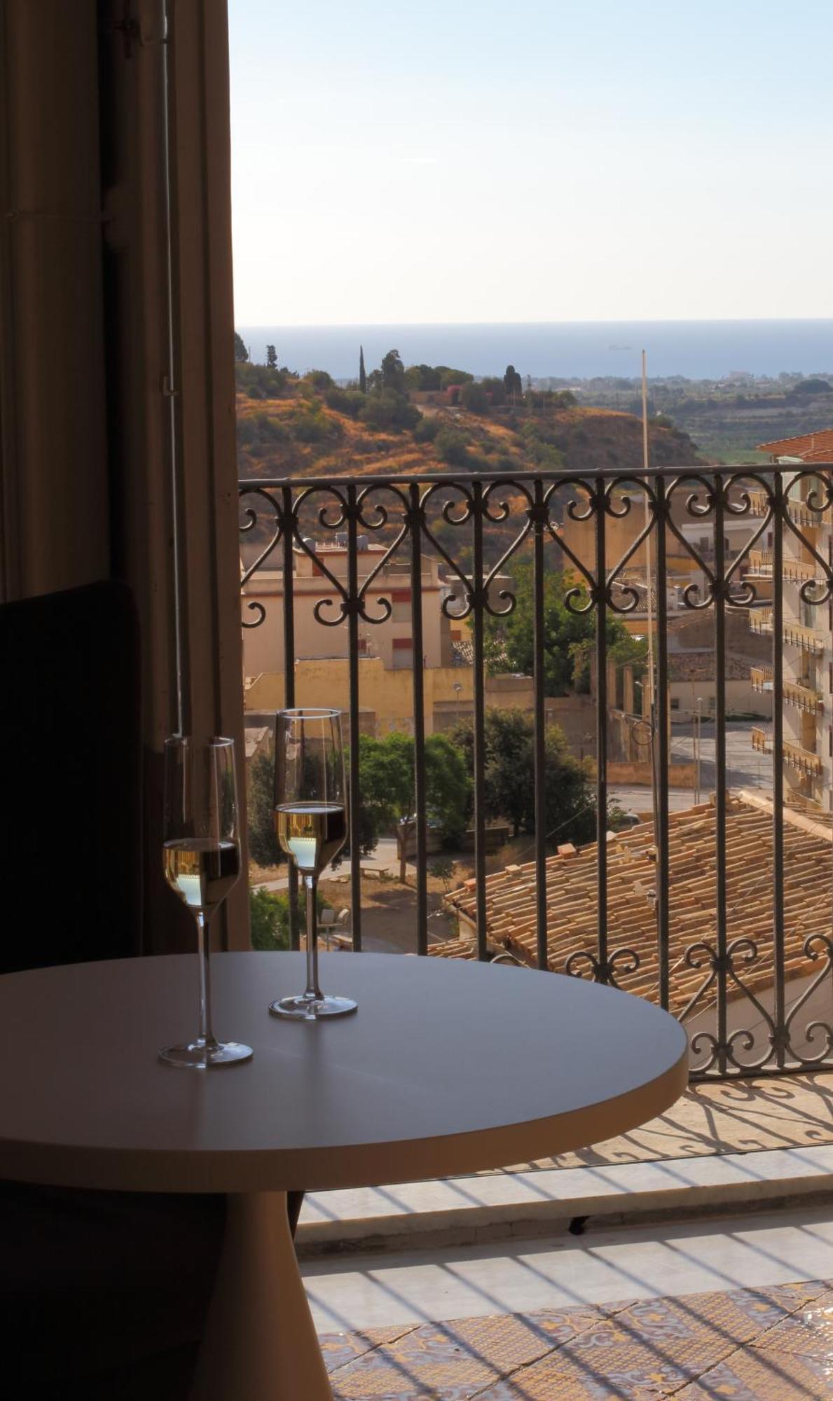 Melodia3 Suites Noto Rum bild